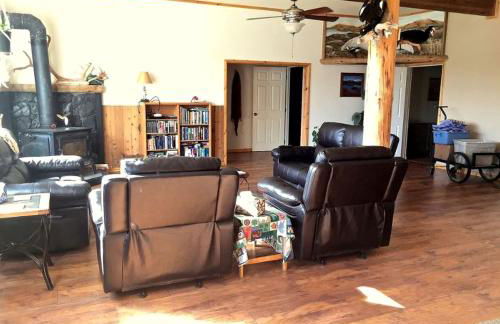 Rustic Room Rental in a Lodge for a Fishing Vacation on Kodiak Island, Alaska - Foto 2