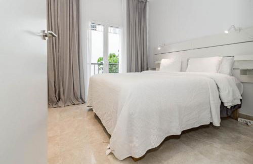 PA18- Stunning flat gym indoor and outdoor pool - Photo 20