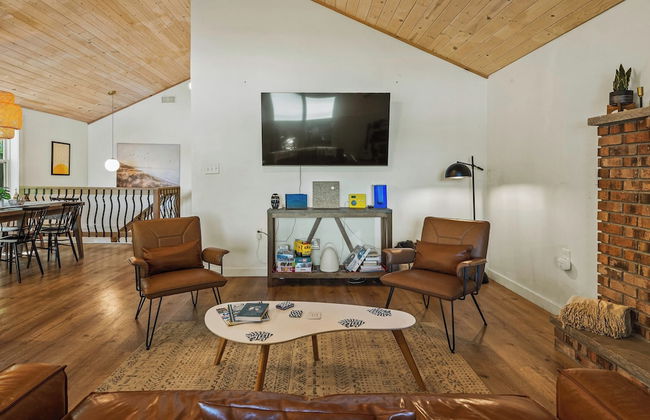 Lake Daze by Avantstay Lakefront w/ Modern Interior, Enclosed Porch & Hot Tub - Foto 10