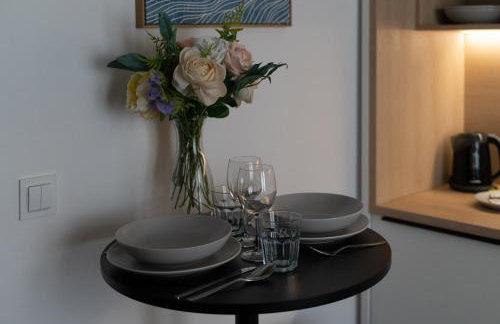 Praga Studio with Air-Con - 140m Metro, near PGE Narodowy Stadium - by Rentujemy - Foto 5