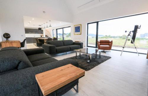 Black Barn Skye - Contemporary 3 bed / 4 bath home - Photo 35