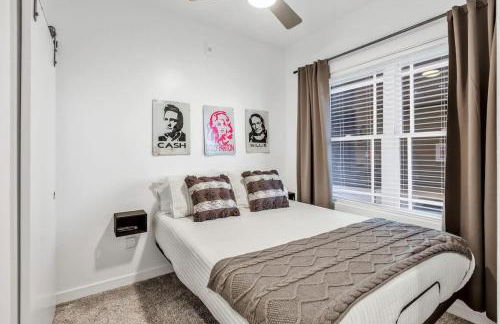 Huge Private Patio with Games & Skyline Views - Foto 19