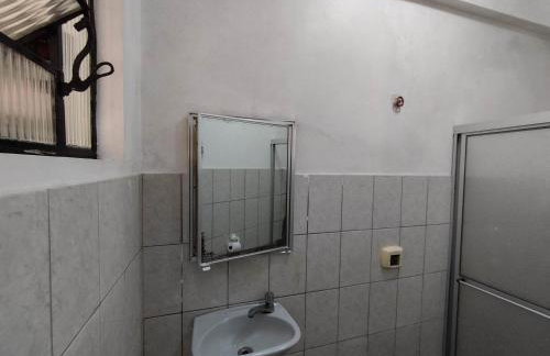 Seu Apto Centro 7 Excelente Local 5 Camas Até 6 Pessoas 2Q Ar Cond Geladeira Fogao TV Bem Simples Econômico - Foto 39
