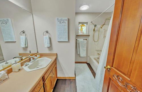 NEW! Huge Game Room, Hikeable, Red Rock View, Fireplace, Ping Pong, Yoga, Golf Course, Pickle Ball! - Foto 10