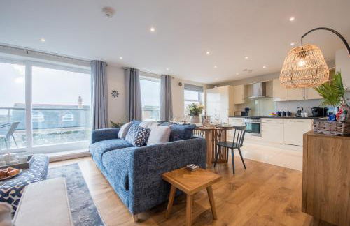 Beautiful Central Tenby Apartment with free parking - Photo 1