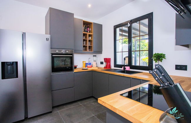 Gorgeous Newly Renovated 4-bedroom Villa! - Photo 9