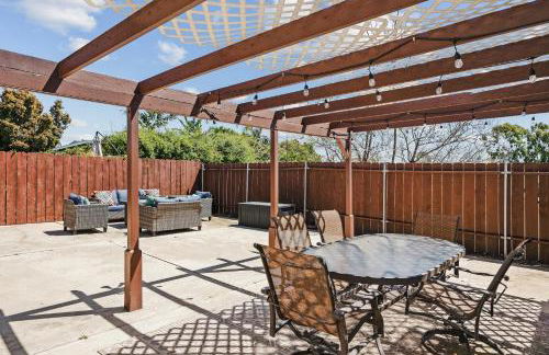 Peaceful Getaway with Renovated Amenities - Foto 32