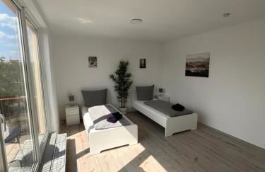 bookandstay24 com Dietzenbach 2 Zimmerwohnung mit Balkon, Küche und Parkplatz - Foto 1