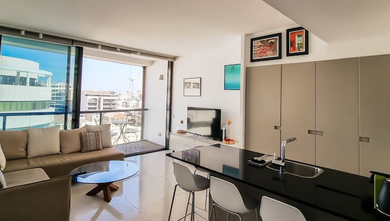 Design Apt Parking Included 2BDR TL30 - Photo 1, Primary image