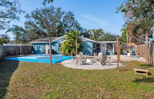 New listing~10 min to beach~Back yard fun~Pool - Foto 45
