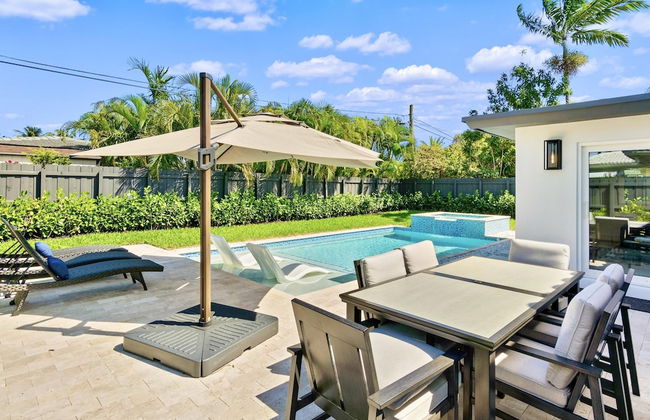 Stunning Poolside Luxury Retreat - Foto 28