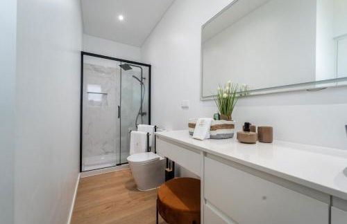 Auréa House - 4BR Azores Villa with Ocean View, BBQ & AC - Photo 19