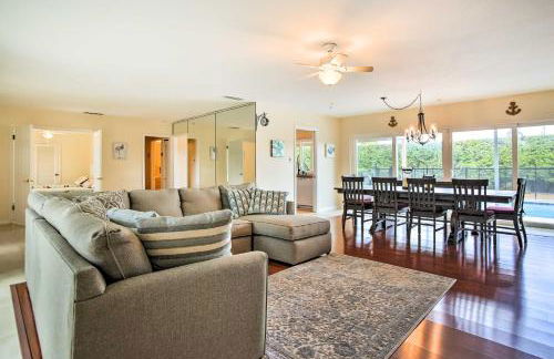 Riviera Beach Vacation Home with Pool Walk to Beach - Foto 11