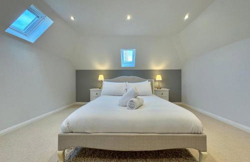 Stunning 7 Bedroom Escape Near New Forest and Beach - Large Garden - Serene Setting - Sleeps 14 - Foto 52