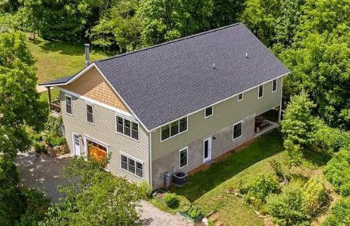 Spacious 5-Bedroom Mountain Farmhouse, Long-Range Views, 20 Minutes to Asheville - Foto 3