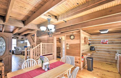 The Lake Place Cabin with Golf Cart and Free Kayaks! - Foto 7