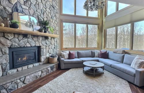 Gorgeous Executive Lutsen Townhome - Ski-in Ski-out, Pool, Hot Tub, Hiking, Biking, campfires and more! - Foto 1