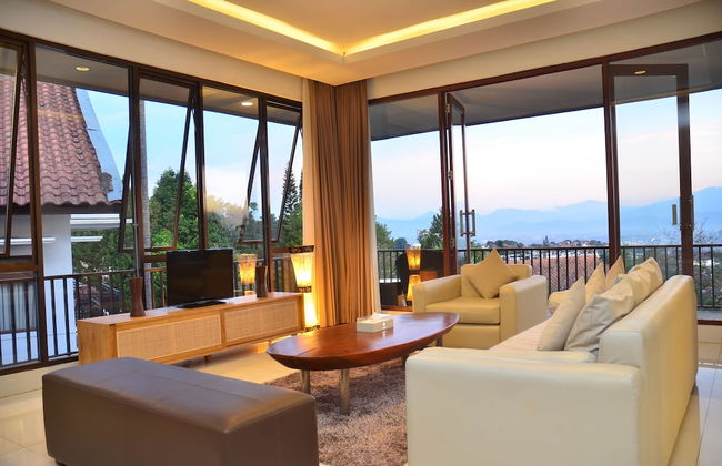 Oyama City View 4BR Villa with a Heated Pool - Photo 8