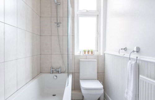 Milton Stays - Cosy 2 Bed House, 2 Floors, 15 min Walk to City Center, for up to 6 - Period Features, Cottage Style, Fireplace, Superfast Wi-Fi, Private Garden, Free On Street Parking - Foto 9