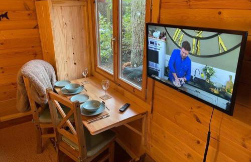 Cosy Cabin, hidden from the main house - Sleeps 2 - EV - Foto 16