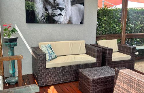 Chalé com PISCINA Privativa, com 2 QUARTOS, ESTACIONAMENTO em Condomínio com PORTARIA 24h, Sauna, Quadras, 3 PISCINAS no condomínio, Pesca e Parquinho Infantil - SmarTV na sala de estar, TV na área CHURRASQUEIRA, Wi-Fi e Cozinha Completa - Foto 8