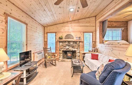 Updated Cabin with Porch, Mins to Cossatot River - Foto 7