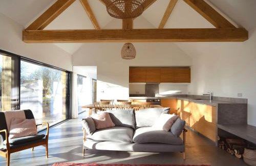 High Cogges Farm Holiday Cottages - The Cart Shed - Photo 5