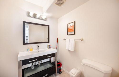 Kirkland Elegant 4B 2 5B Family Retreat with Designer Decor - Photo 21