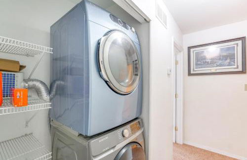 Balcony and Fire Pit Home on Lake of Ozarks! - Foto 23