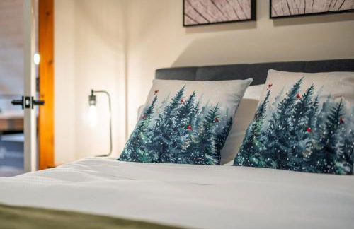 Lux Chalet with Air Hockey, Hot Tub, & Fire Place - Foto 32