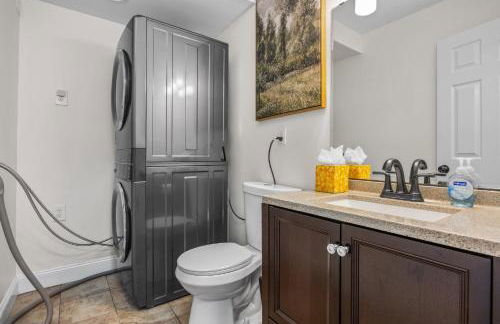 Lakefront Retreat, Mins to Dtown, Firepit, Hot Tub, Pet friendly! - Foto 50