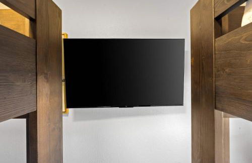 Sleeps 18 Private Pool & Hot Tub Playground - Photo 36