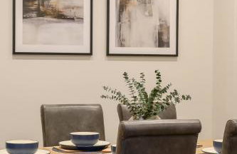 Stylish 3BR Townhouse Sleeps 6 Near City Centre - Foto 25