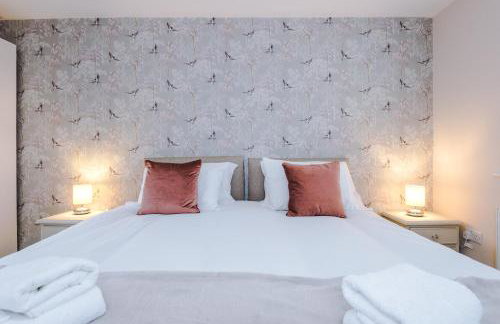 Relaxing 3 Bedroom Chester Home with garden - Photo 52