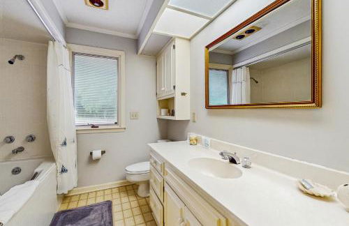 Deck and Private Dock! Waccamaw River Retreat - Photo 18