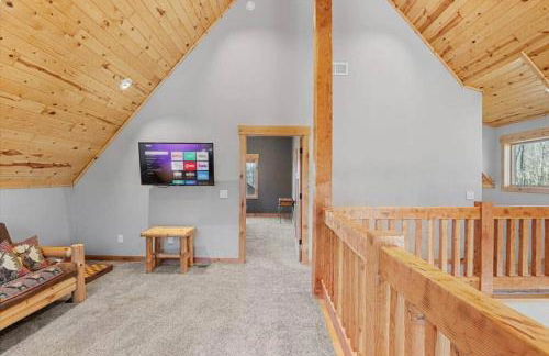 Luxury Lodge on 40 Private Acres • HUMM Sauna • Party Barn • - Foto 26