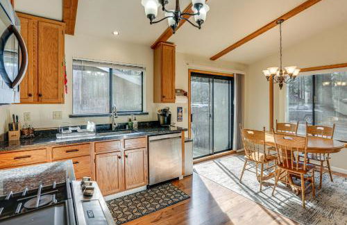 5 Mi to Heavenly Resort Cozy Home with Fenced Yard - Foto 7