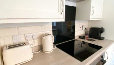 Contractor Friendly 2-Bed - Fast Wi-Fi & Netflix - Photo 2, toaster