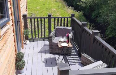 Min yr Afon - Cabin - Sleeps 2 - Hot Tub - Parking - Foto 61