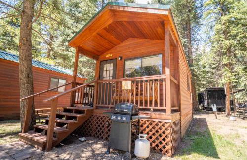 The Blue Fox Cabin #8 at Blue Spruce RV Park & Cabins - Foto 2