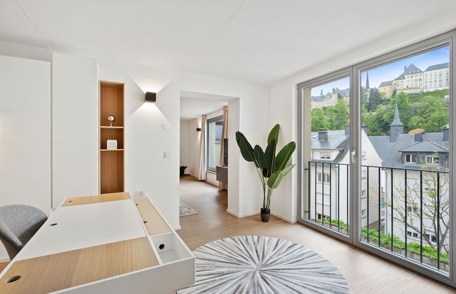 Modern Apt Old Town w Panoramic View ID4 - Photo 25