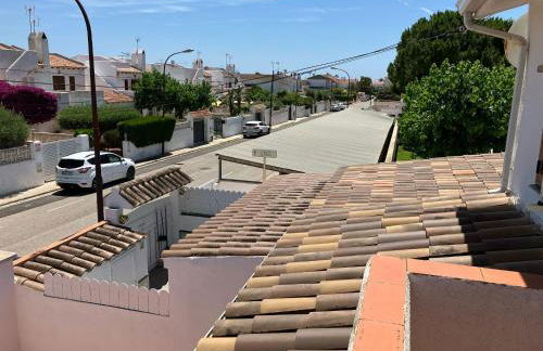 Costa Dorada Beach Villa with Shared Pool and Terrace - Foto 8