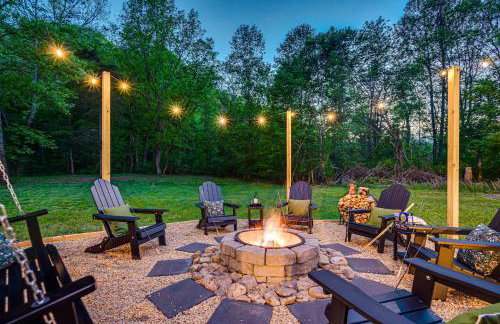 NEW! Shenandoah family & dog friendly cabin - 5 min walk river with private river access, BBQ, playground, fire pit - Foto 9