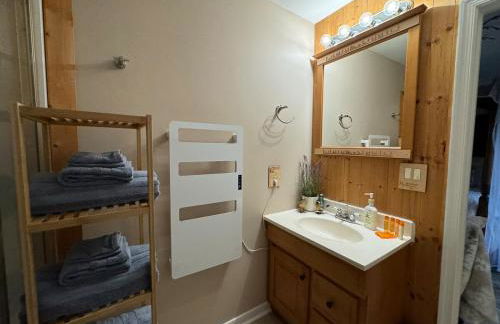 Romantic Getaway or Family Vacay with Mountain Views & Hot Tub - Foto 17