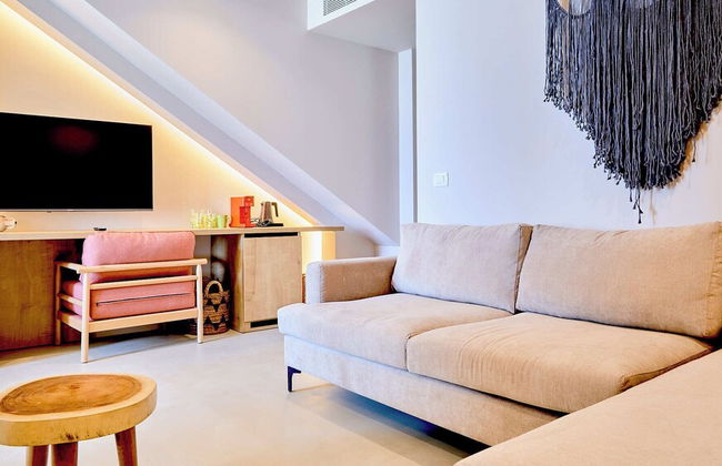 AZAR LUXURY SUITES - Photo 54