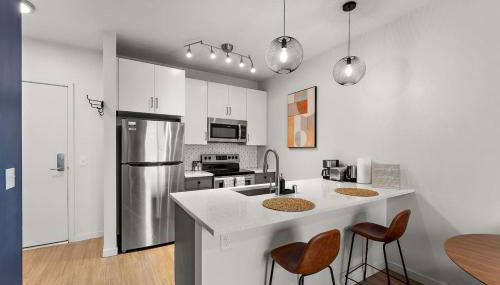 Modern Work-Friendly Gym Car FAST Wi-Fi Pets OK - Foto 3