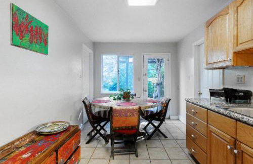 Large 1 Bedroom Apartment, Home Theater, Fireplace - Foto 5