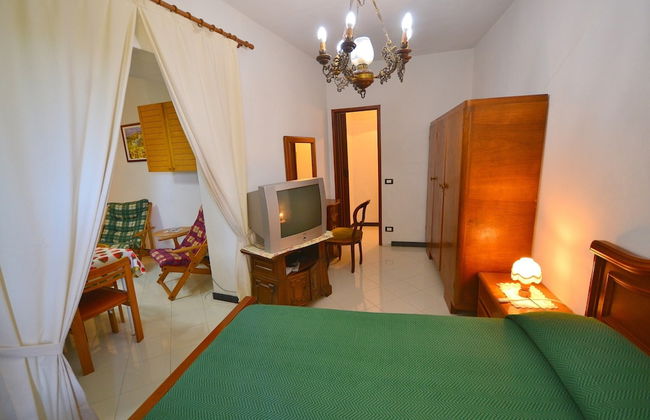 Inviting Holiday Home With Terrace, Garden Furniture, BBQ - Foto 18