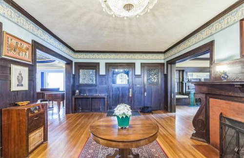 Massive 5 bedroom downtown - Photo 17