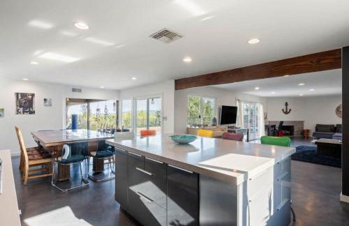 Middlebury Heights with Pool - Foto 13